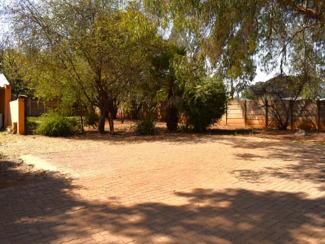 6 Bedroom House For Sale in Pomona AH