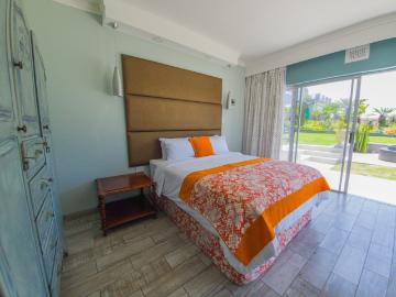 6 Bedroom House For Sale in Port Edward