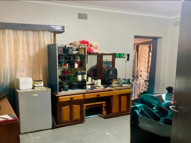 6 Bedroom House For Sale in Phalaborwa
