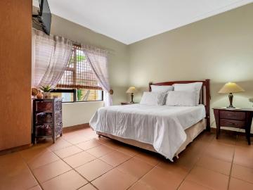6 Bedroom House For Sale in Pinehaven