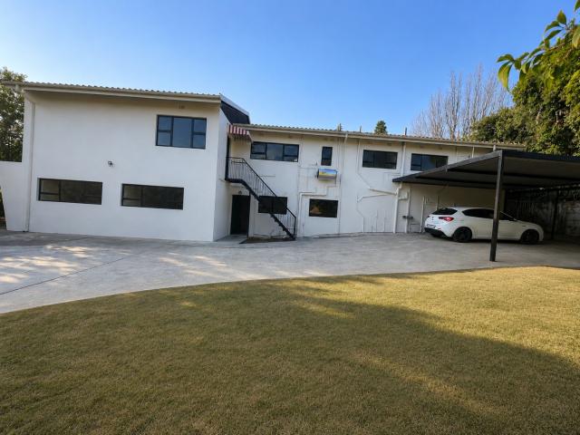 6 Bedroom House For Sale in Quellerina