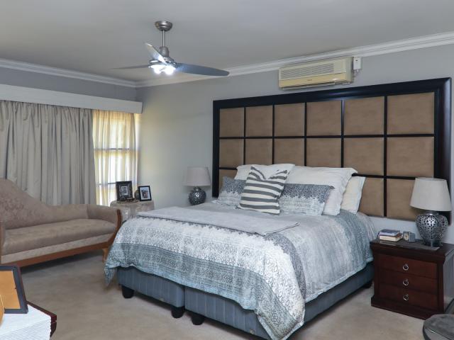 6 Bedroom House For Sale in Royldene
