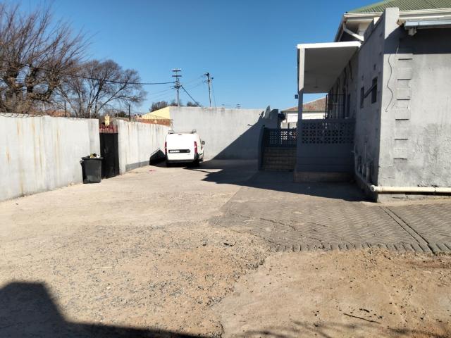 6 Bedroom House For Sale in Rosettenville
