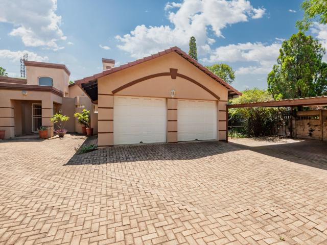 6 Bedroom House For Sale in Randhart