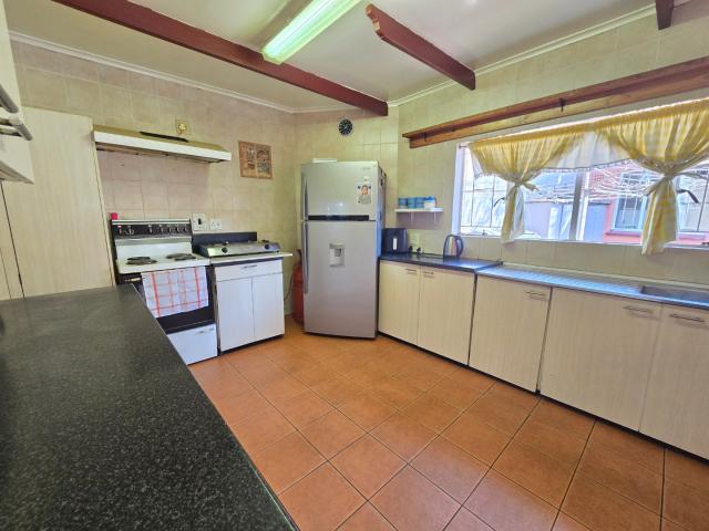 6 Bedroom House For Sale in Rewlatch