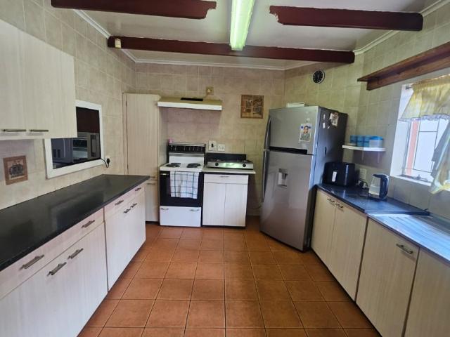 6 Bedroom House For Sale in Rewlatch