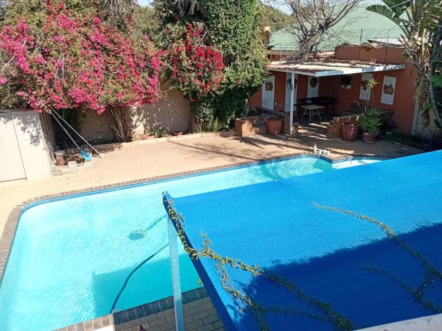 6 Bedroom House For Sale in Rewlatch