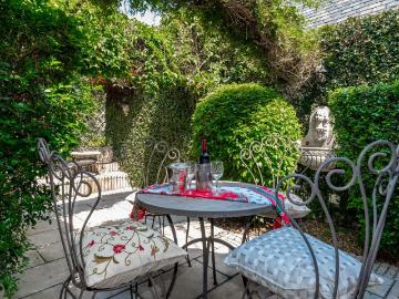 6 Bedroom House For Sale in River Club