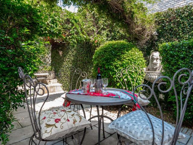 6 Bedroom House For Sale in River Club
