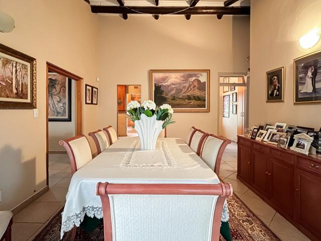 6 Bedroom House For Sale in River Club