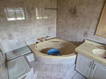 6 Bedroom House For Sale in Woodhurst