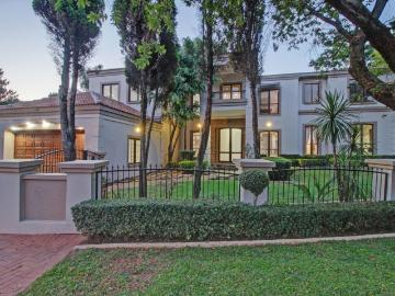 6 Bedroom House For Sale in Woodhill Golf Estate