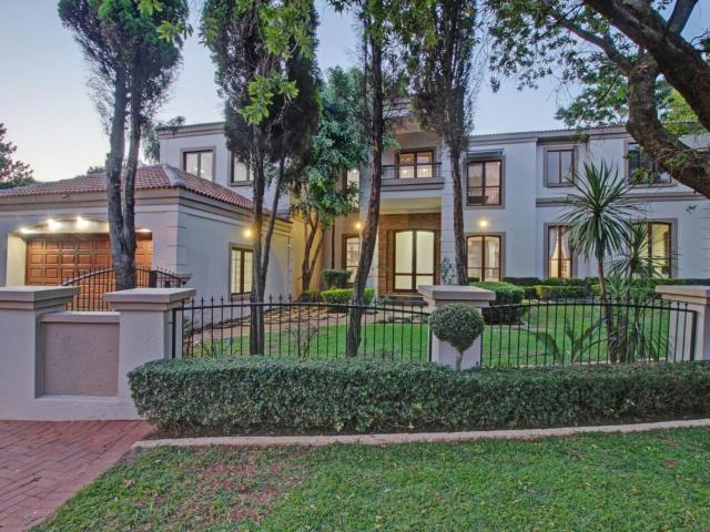 6 Bedroom House For Sale in Woodhill Golf Estate