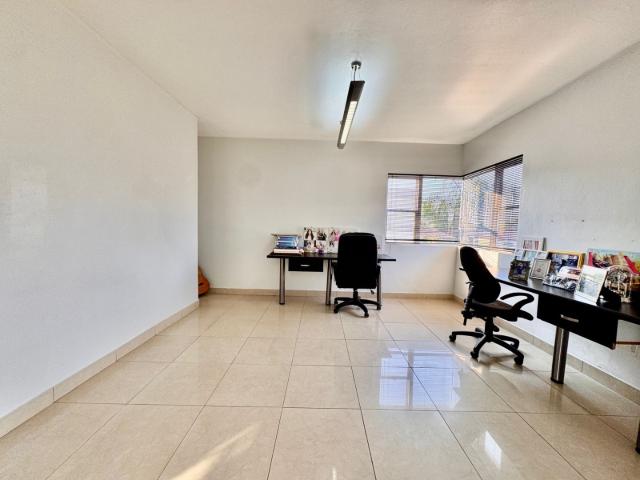 6 Bedroom House For Sale in Woodhill Golf Estate