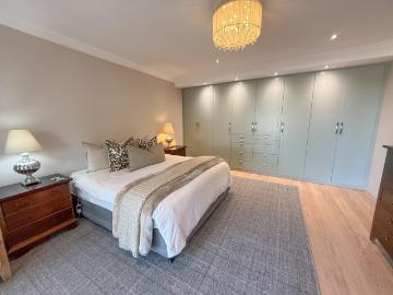 6 Bedroom House For Sale in Waterkloof
