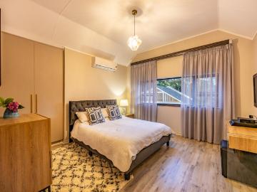 6 Bedroom House For Sale in Waterkloof
