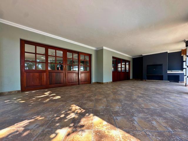 6 Bedroom House For Sale in Waterkloof Ridge