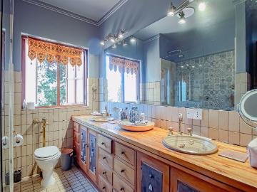 6 Bedroom House For Sale in Waterkloof Ridge