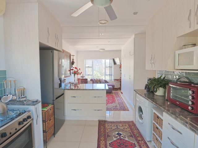 6 Bedroom House For Sale in Wavecrest