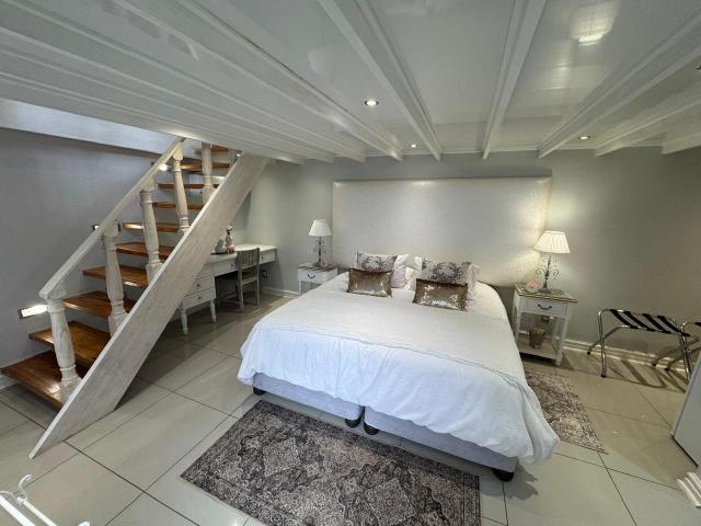 6 Bedroom House For Sale in Waverley