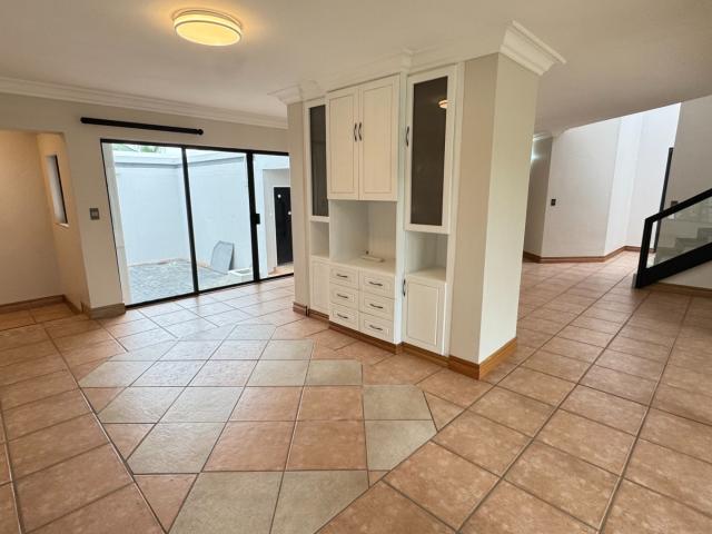 6 Bedroom House For Sale in Wapadrand