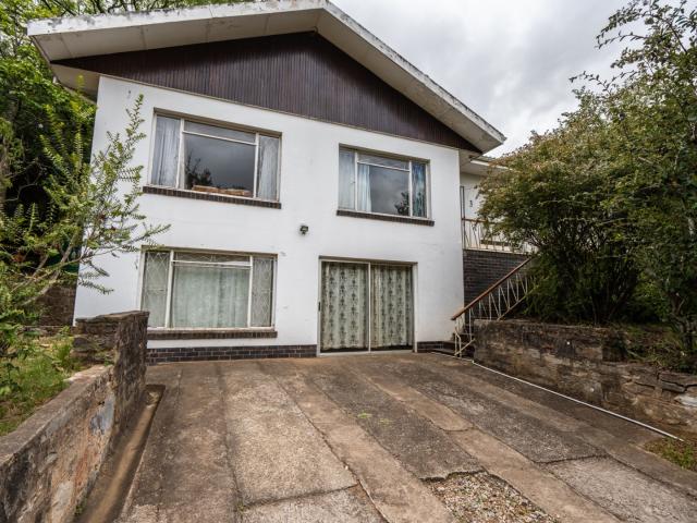 6 Bedroom House For Sale in West Hill