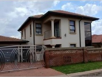 6 Bedroom House For Sale in Tembisa Central