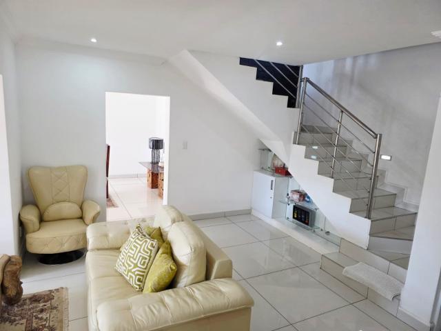 6 Bedroom House For Sale in The Coves