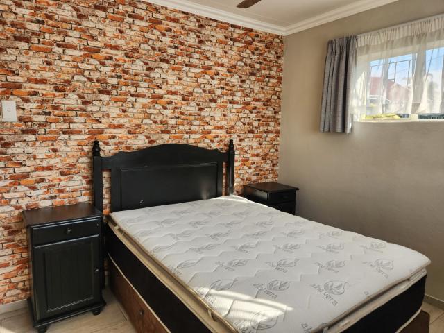 6 Bedroom House For Sale in The Reeds