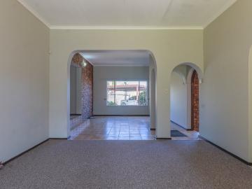 6 Bedroom House For Sale in The Reeds