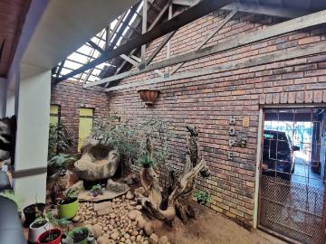 6 Bedroom House For Sale in Theresapark