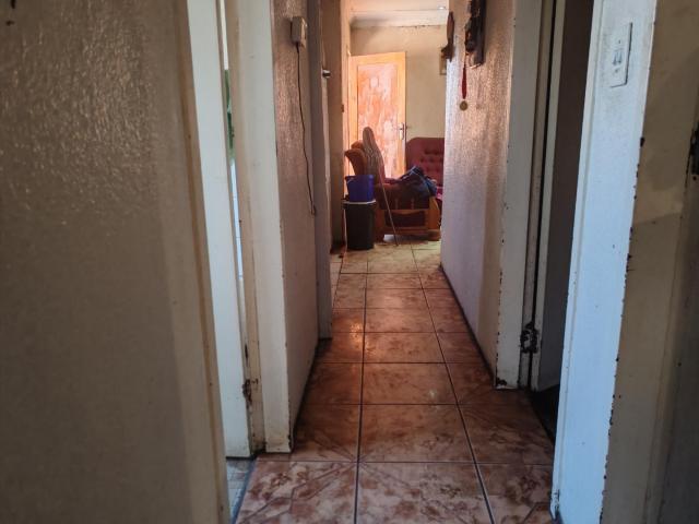 6 Bedroom House For Sale in Van Dyk Park