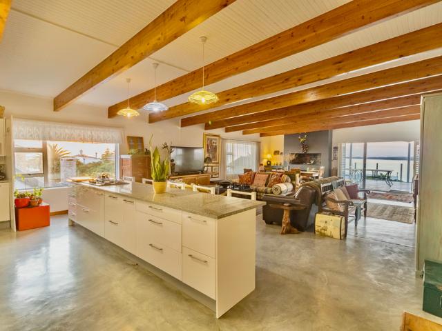 6 Bedroom House For Sale in Yzerfontein
