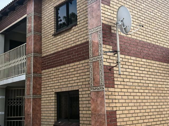6 Bedroom House For Sale in Zinniaville