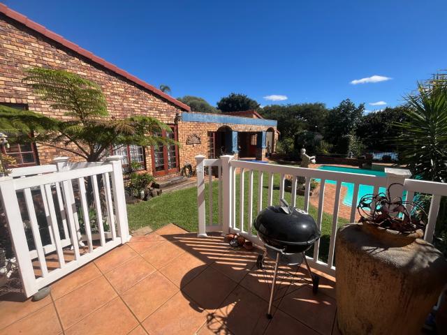 6 Bedroom House For Sale in Zwartkop