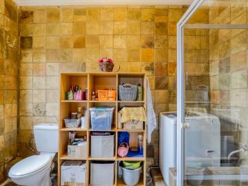 6 Bedroom House For Sale in Zwartkop
