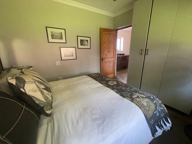 6 Bedroom House For Sale in Zwavelpoort AH