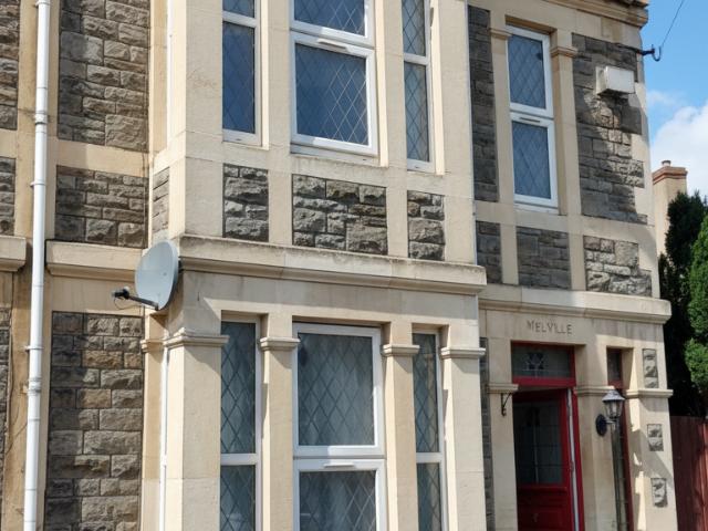 6 Bedroom House Fishponds South West 98286208
