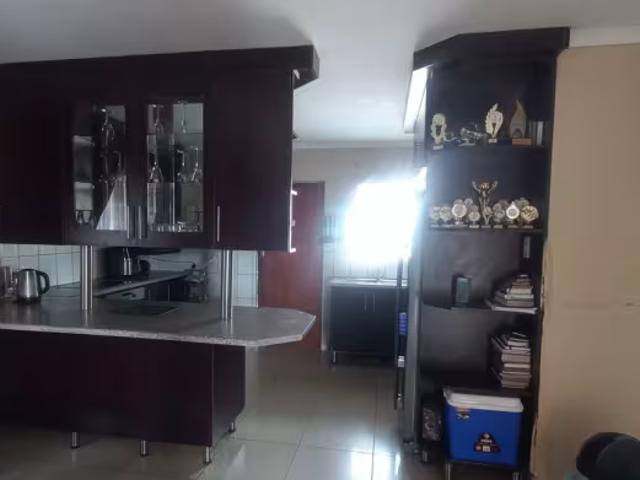 6 Bedroom House Flora Park Flora Park 103403755