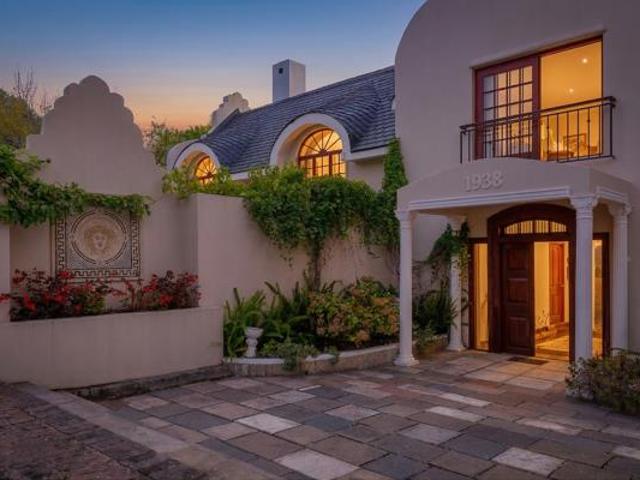 6 Bedroom House in Constantia