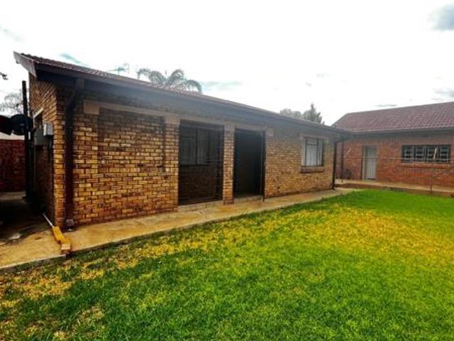 6 Bedroom House in Carters Glen