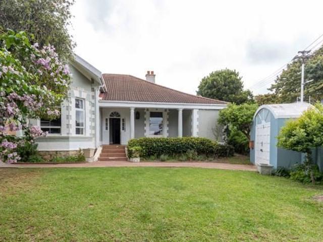 6 Bedroom House in Claremont Upper