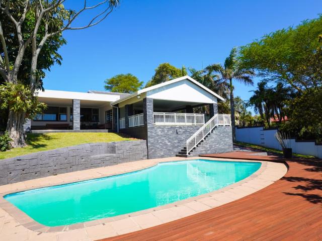 6 Bedroom House in Athlone Park