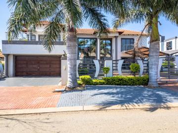 6 Bedroom House in Bendor