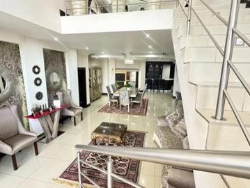 6 Bedroom House in Blue Valley Golf Estate