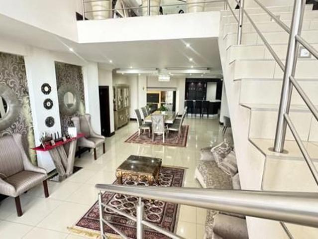 6 Bedroom House in Blue Valley Golf Estate