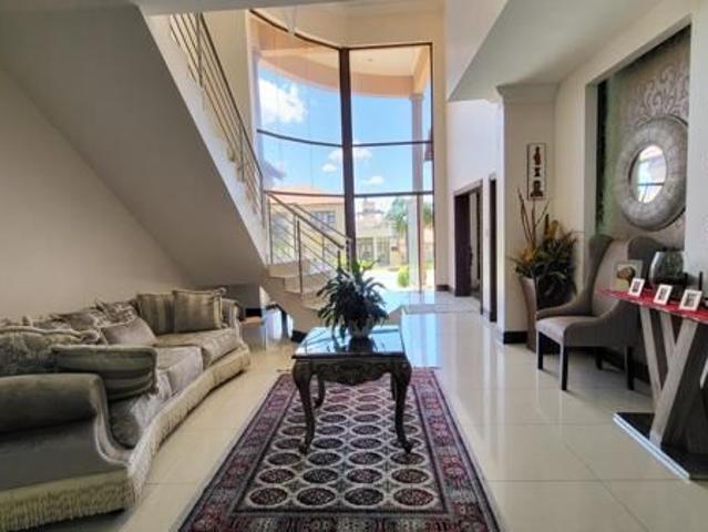 6 Bedroom House in Blue Valley Golf Estate