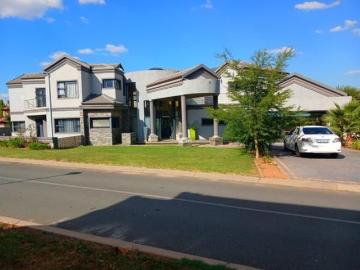 House to rent in Blue Valley Golf and Country Estate - Balcony