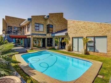 6 Bedroom House in Blue Gill