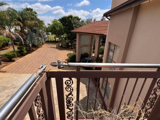 6 Bedroom House in Broadlands Estate